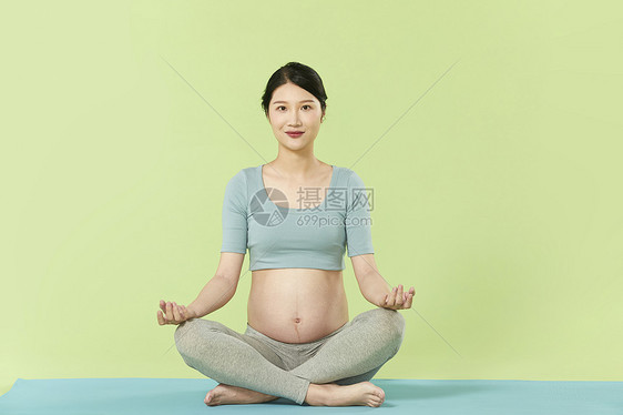 孕妇做瑜伽运动图片