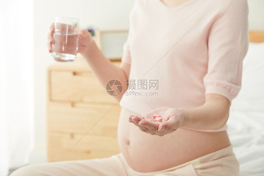 孕妇吃药图片