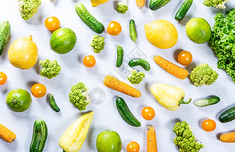 蔬菜绿白色木桌上的绿黄果蔬背景