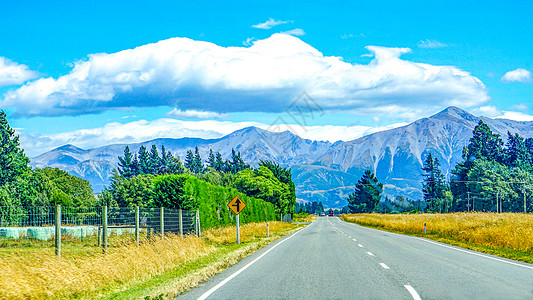手绘山新西兰自驾公路背景
