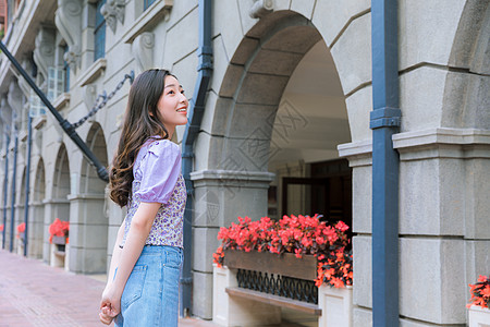 夏日美女出游旅拍高清图片