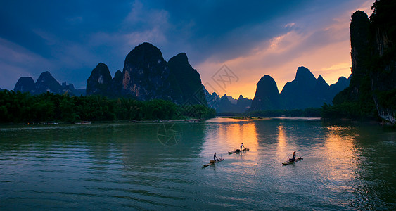 人民币图标桂林山水晚霞背景