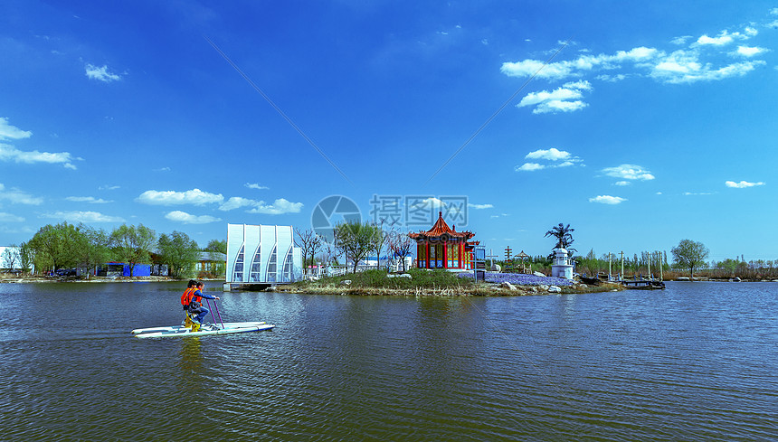 呼和浩特南湖湿地公园水上自行车娱乐项目图片