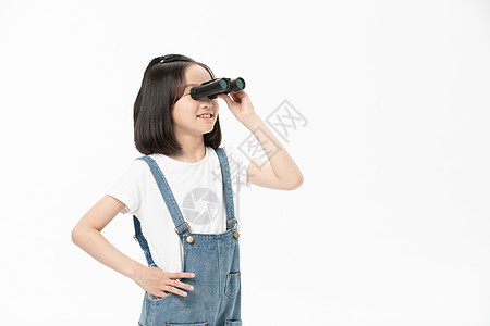 小女孩使用望远镜图片