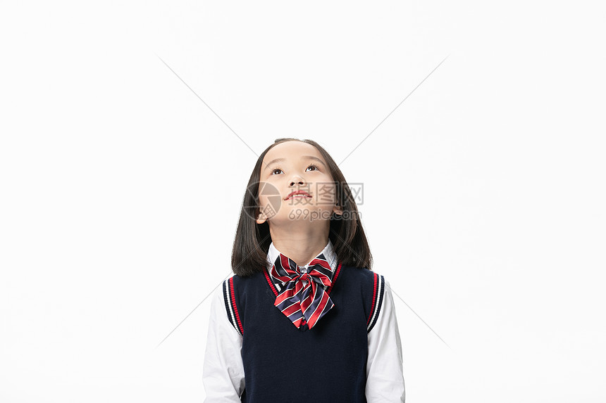 穿校服小学生抬头图片