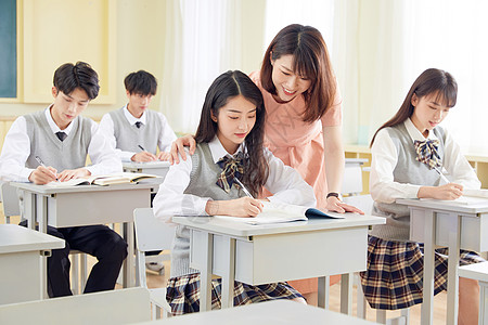 女教师和学生图片