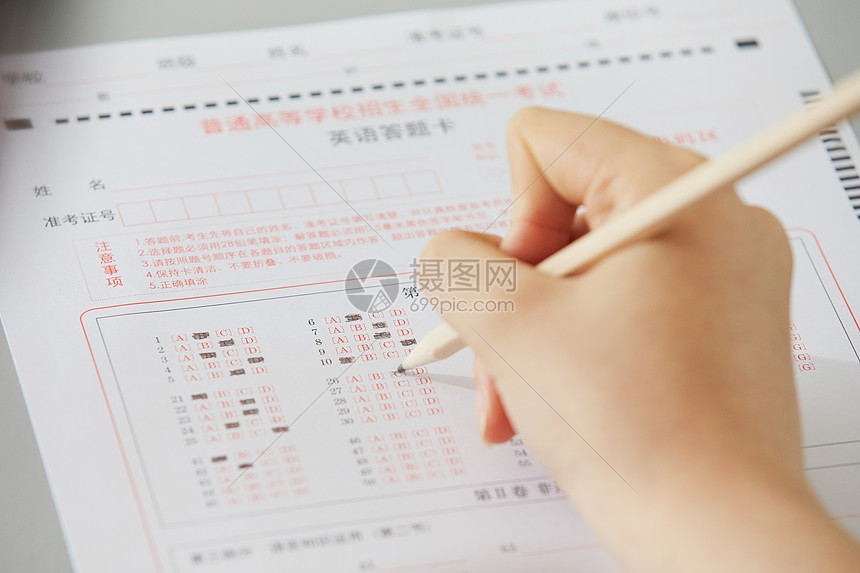 ‘~学生考试涂答题卡特写  ~’ 的图片