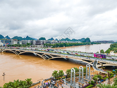 夏季南方暴雨洪涝灾害桂林漓江洪峰图片