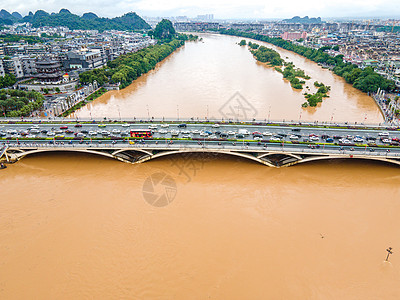 夏季南方暴雨洪涝灾害桂林漓江解放桥洪峰图片