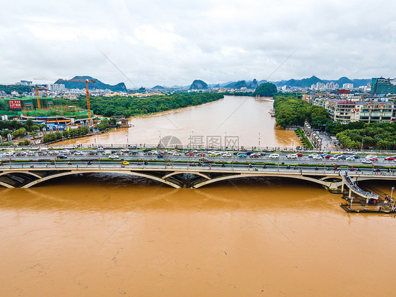 夏季南方暴雨洪涝灾害桂林漓江解放桥洪峰图片