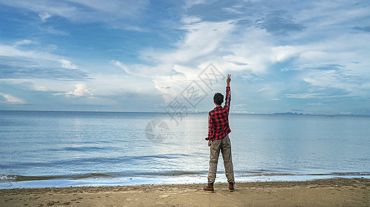 海边少年人像图片