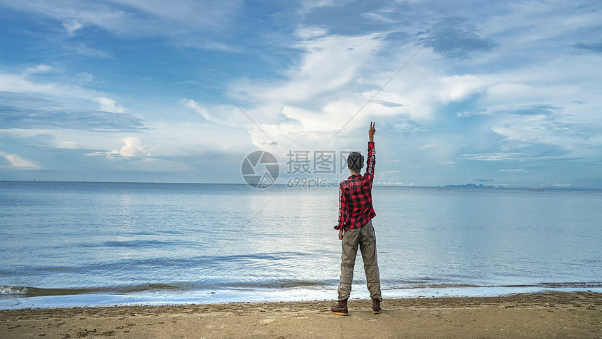 海边少年人像图片