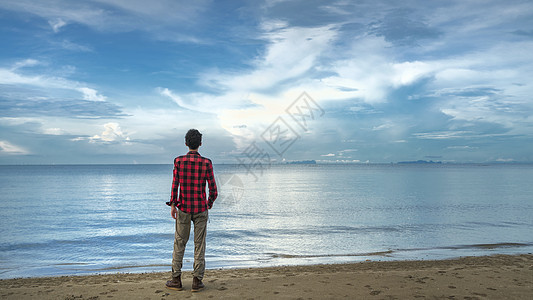 海边少年人像图片