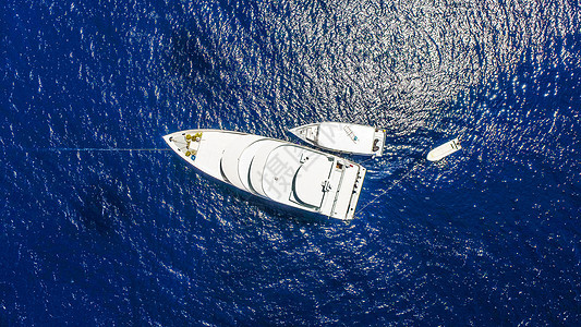 马尔代夫海上船舶背景图片