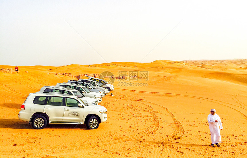 迪拜沙漠车队图片