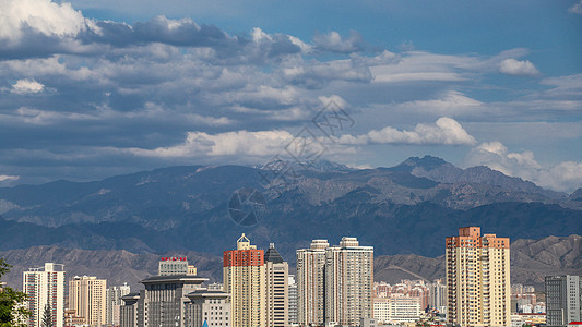 新疆乌鲁木齐雪山天际线背景图片