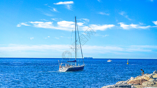 海上船只意大利大海上的帆船背景