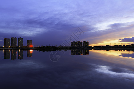 大庆市万宝湖夜景图片