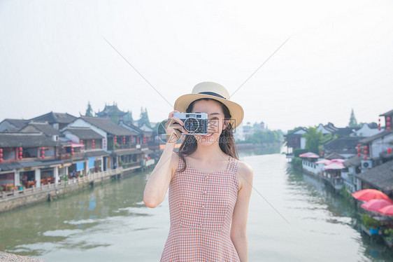 夏日小清新美女古镇旅行图片