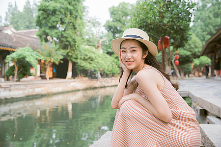 帽子美女夏日小清新美女古镇旅行背景