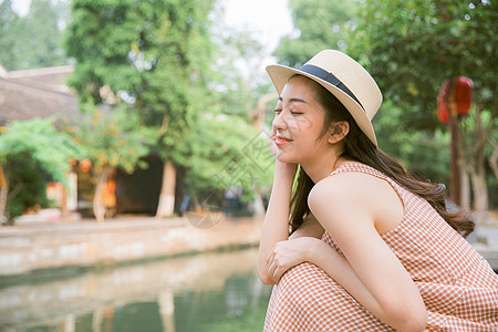 夏日小清新美女古镇旅行图片