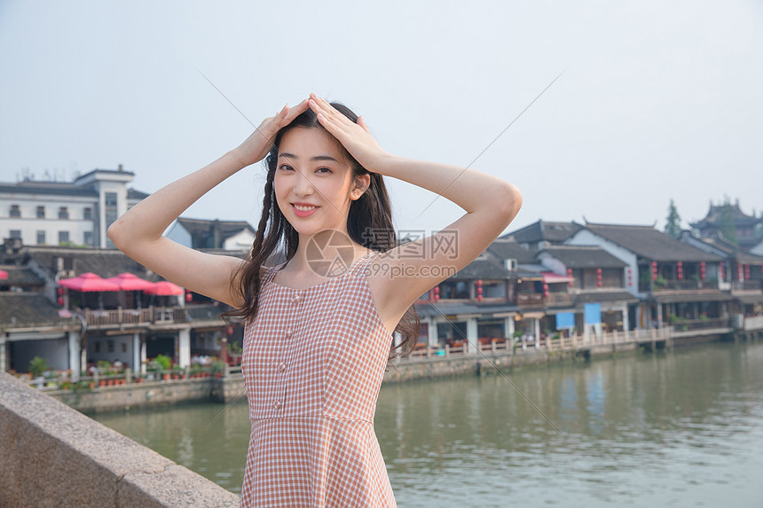 可爱美少女旅游度假图片