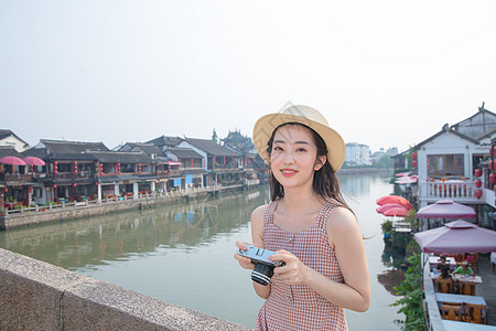 大学生手机可爱美女旅行拍照背景