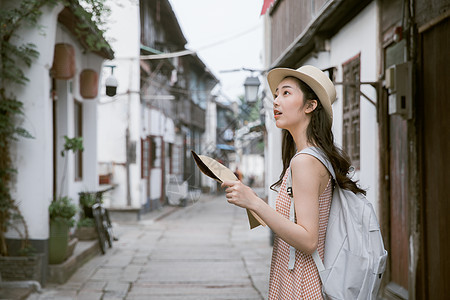 夏日美女古镇旅游图片