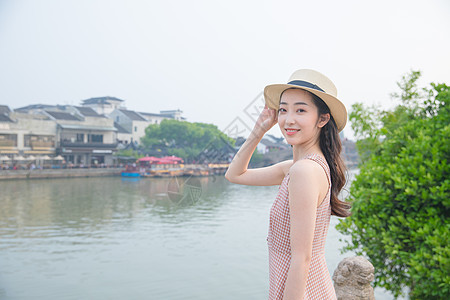 夏日清纯美女古镇旅游图片