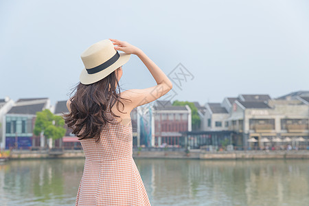 卡通少女夏日美女古镇旅行背景