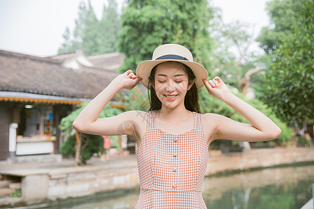 夏日美女古镇旅游图片