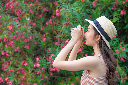 美女博主旅行拍照图片