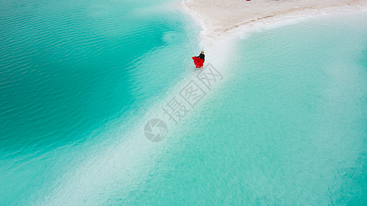 自然系美女大柴旦翡翠湖背景