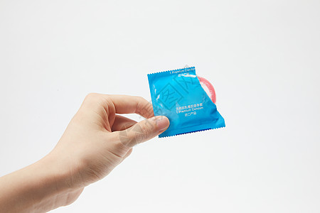 避孕套广告一只手拿着避孕套背景