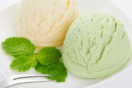 抹茶香草味双色冰淇淋球背景图片