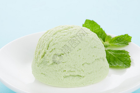 抹茶味冰淇淋球图片