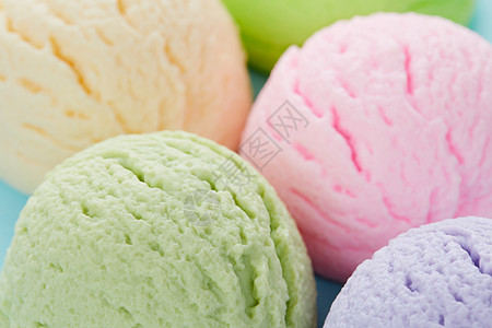 夏日冷饮多色冰淇淋球组合特写图片