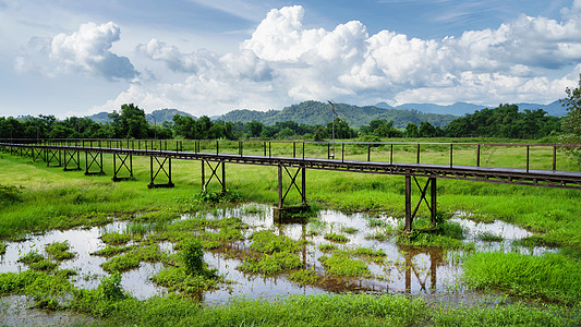 泰国攀牙湾地标历史铁桥高清图片