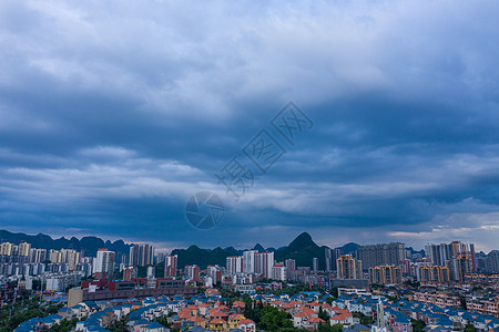 多云转雷阵雨天气即将下雨背景