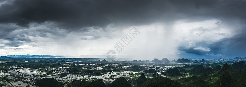 雨瀑全景奇特现象高清图片