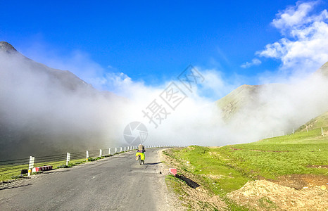 清晨马路西藏骑行风光背景