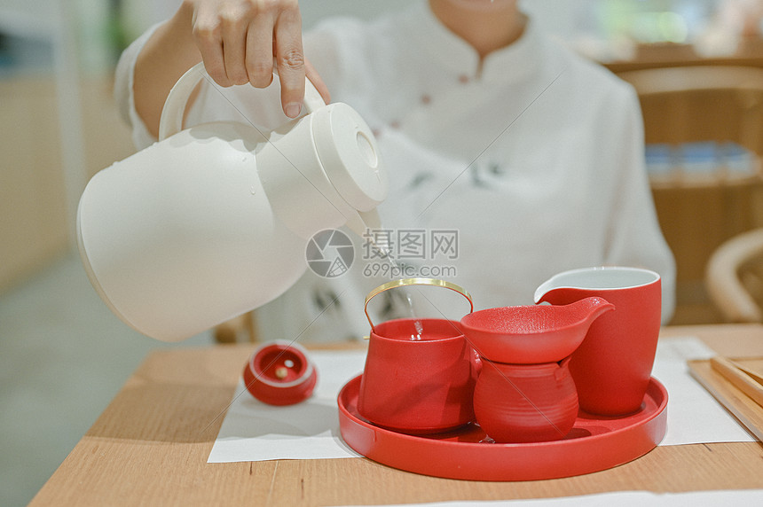 茶艺师冲水图片