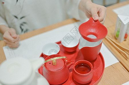 茶艺师冲茶图片