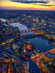 伦敦城市夜景航拍背景图片