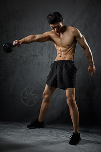 男性腹肌健身男性手举壶铃训练背景