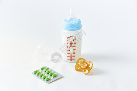 母婴奶瓶奶嘴和药品图片