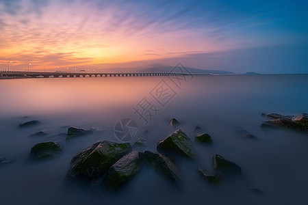 公路海边连云港田湾大桥落日背景