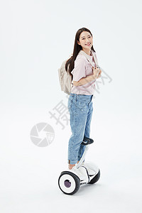 女学生骑行平衡车图片