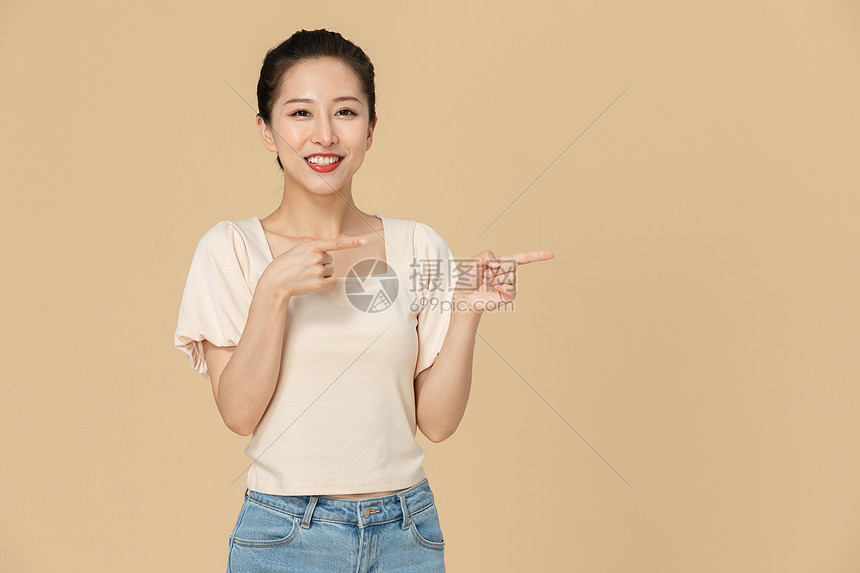 青春活力色彩美女图片