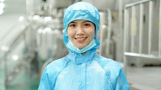 志愿者女孩形象穿防护服的女技术员微笑形象背景